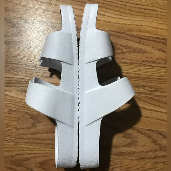 Shade & Shore Neida EVA Slip On Sandals Size 10 White 2 Buckle Strap NEW - Picture 5 of 7